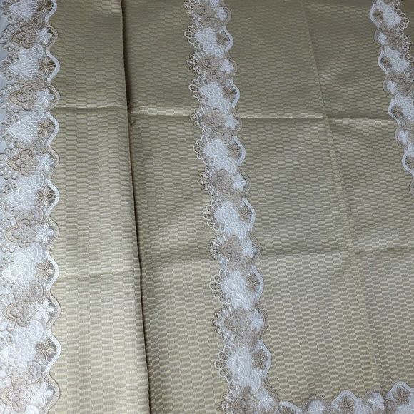 Embroidery Lace Tablecloth Size 64"X90" - Picture 4 of 4